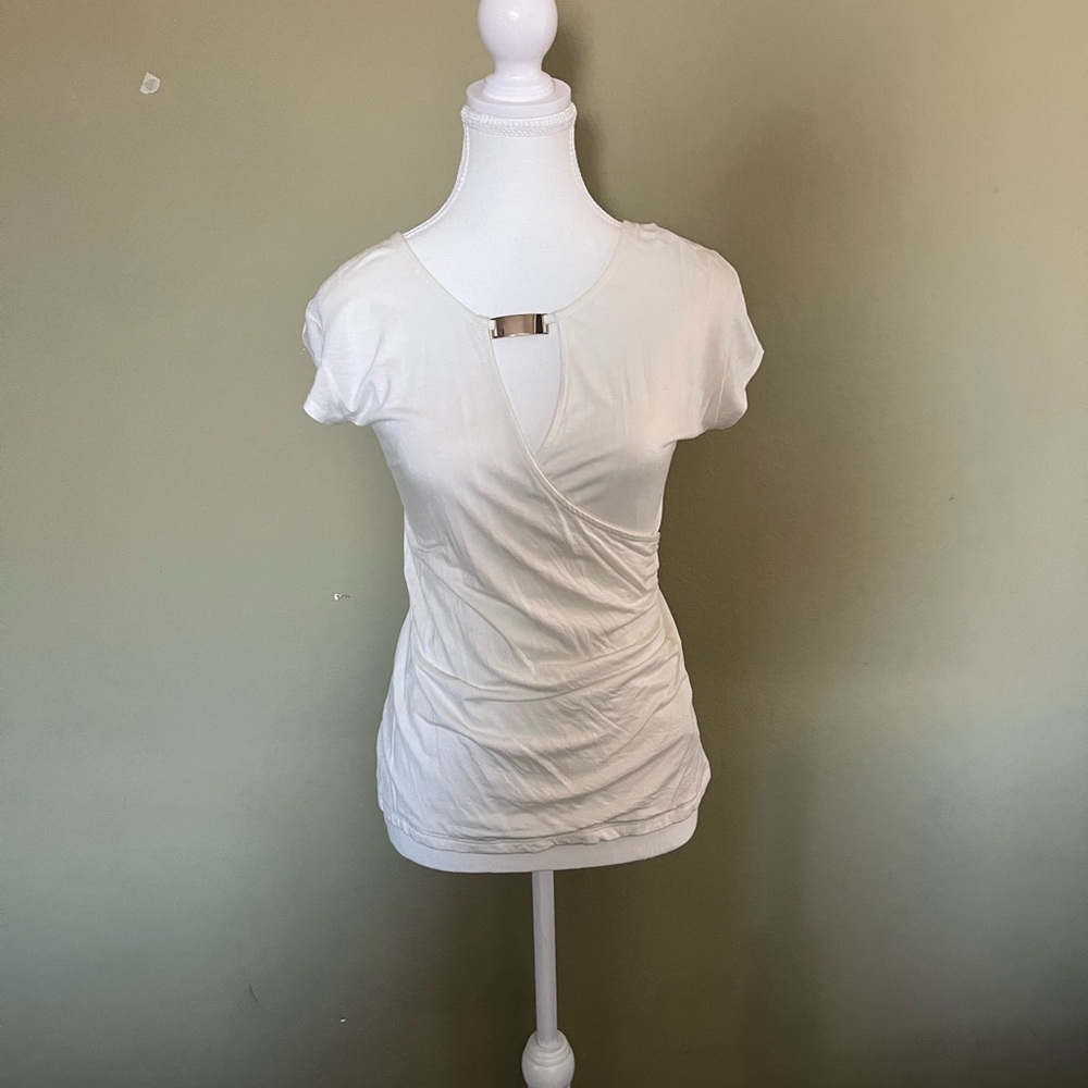 Off white comfortable and lightweight blouse. Wear it alone or under a b…